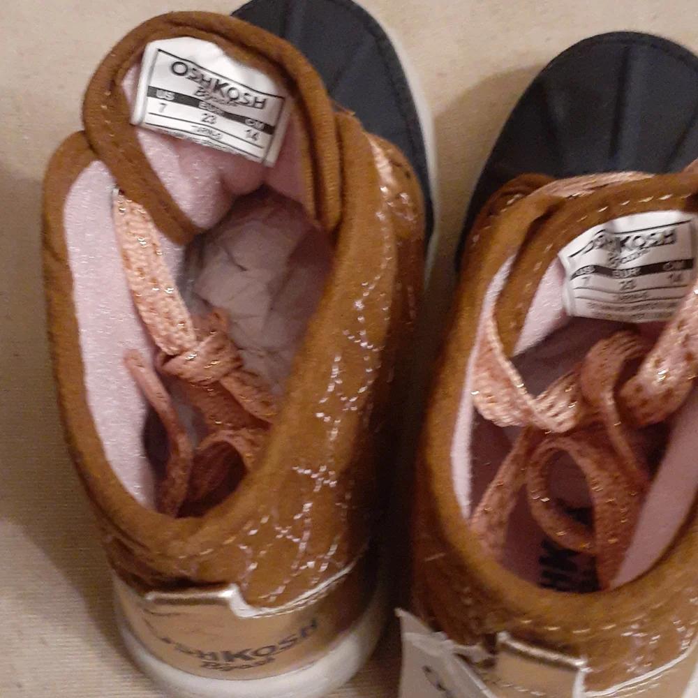 OSHKOSH B'GOSH SHOES NWT 7 or 8